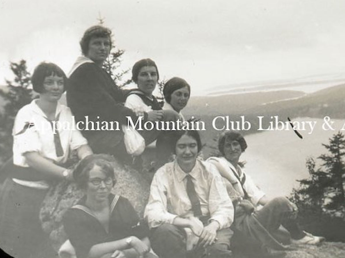 A group of hikers at North Bubble